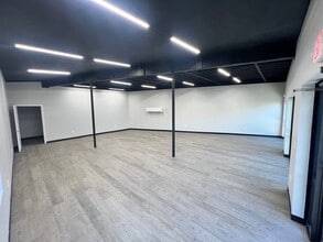 131-133 State St, West Columbia, SC à louer Photo intérieure- Image 2 de 3