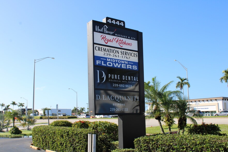 4444 Tamiami Trl N, Naples, FL à louer - Autre - Image 3 de 4