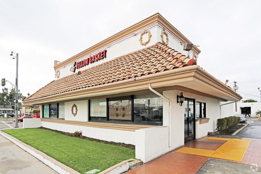 2860 S Main St, Santa Ana, CA for lease - Building Photo - Image 2 of 3