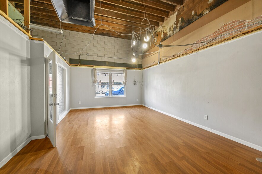 321 Main Ave, De Pere, WI à vendre - Photo du bâtiment - Image 3 de 36
