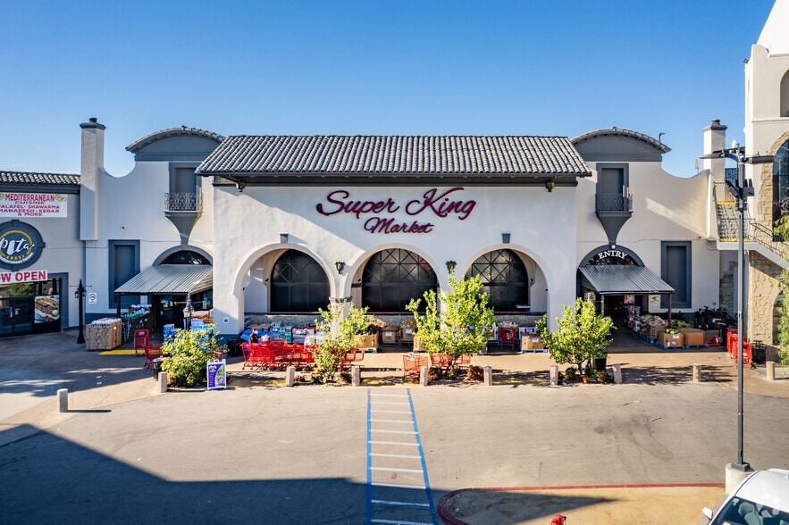 19500 Plummer St, Northridge, CA for lease - Building Photo - Image 2 of 8