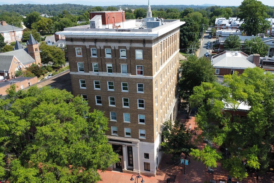 123 E Main St, Charlottesville, VA à louer - Photo du bâtiment - Image 3 de 14