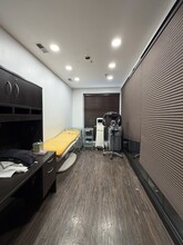 307 Brighton Beach Ave, Brooklyn, NY à vendre Photo intérieure- Image 2 de 8