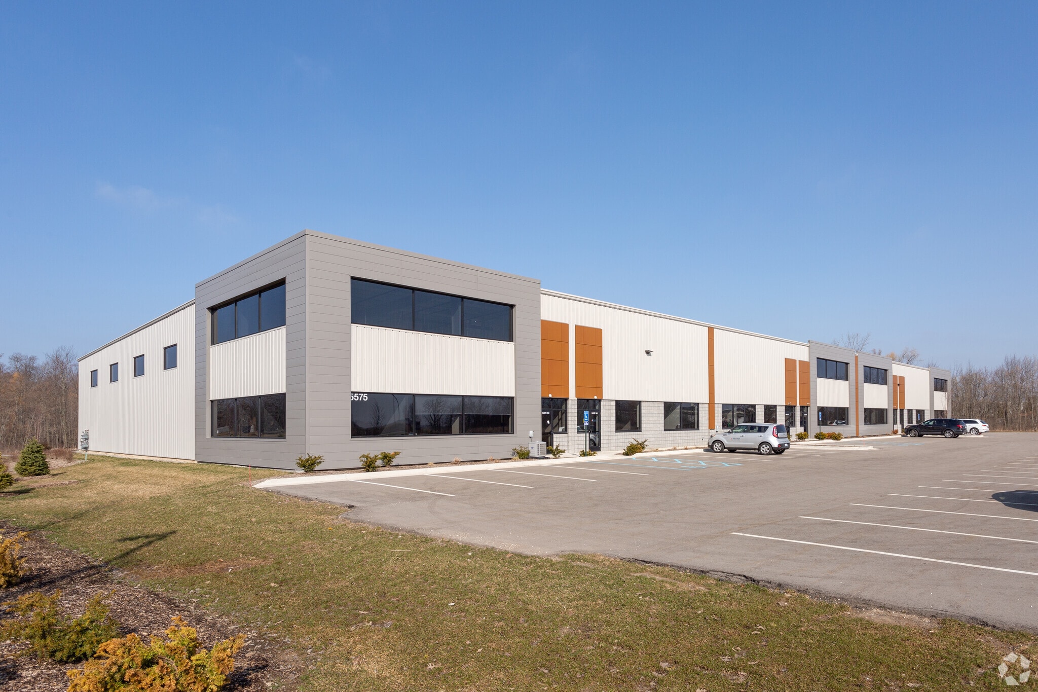 5575 Kraft Ave SE, Grand Rapids, MI for lease Primary Photo- Image 1 of 9