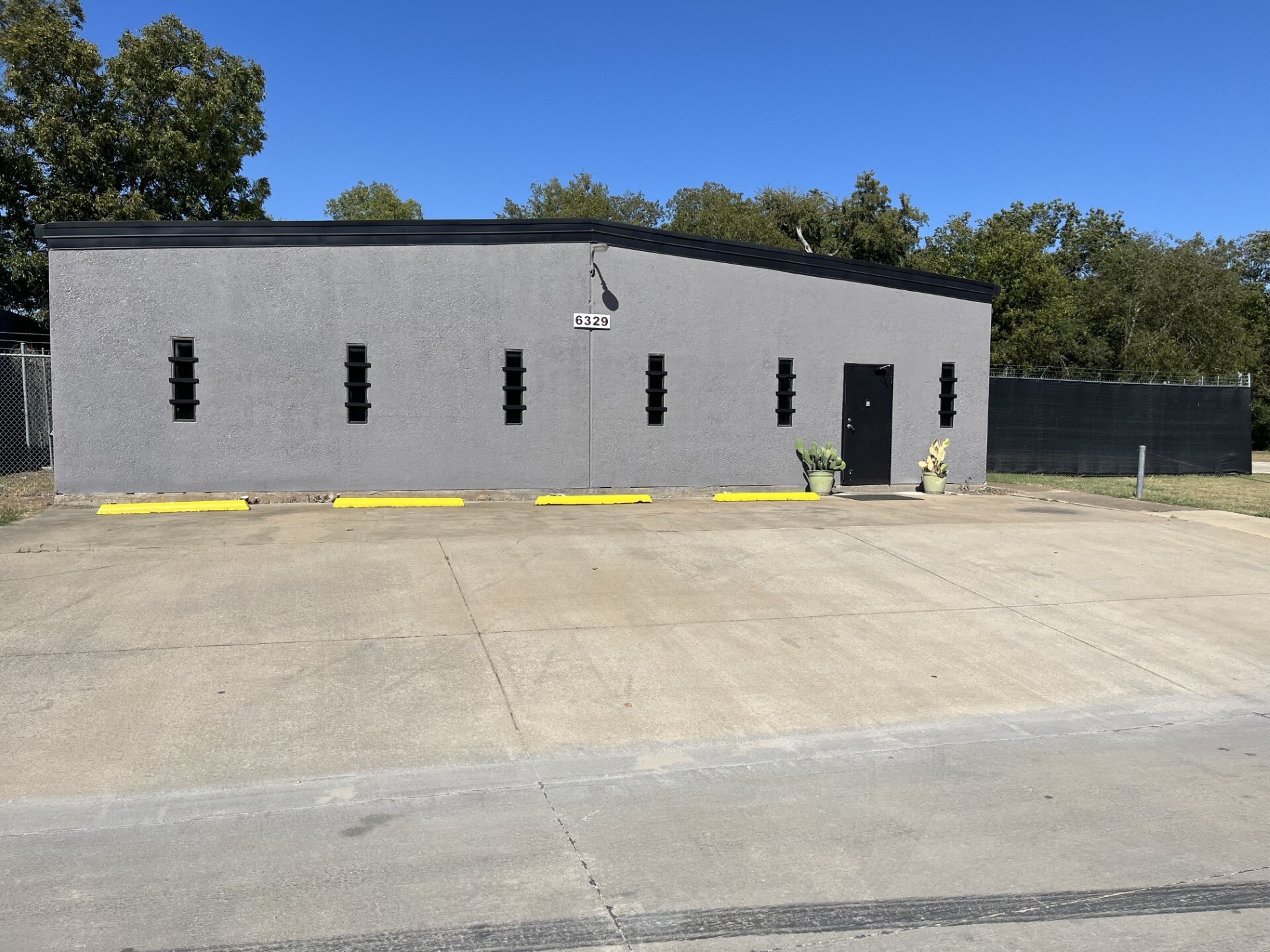 6329 Eden Dr, Haltom City, TX for lease Interior Photo- Image 1 of 8