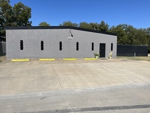 6329 Eden Dr, Haltom City, TX for lease Interior Photo- Image 1 of 8