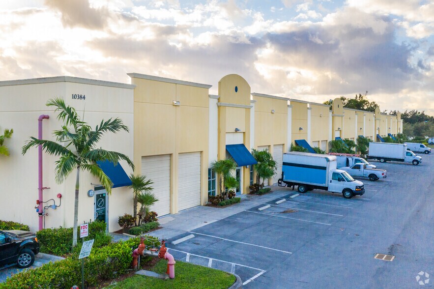 10380 W State Road 84, Davie, FL à louer - Photo du bâtiment - Image 3 de 27