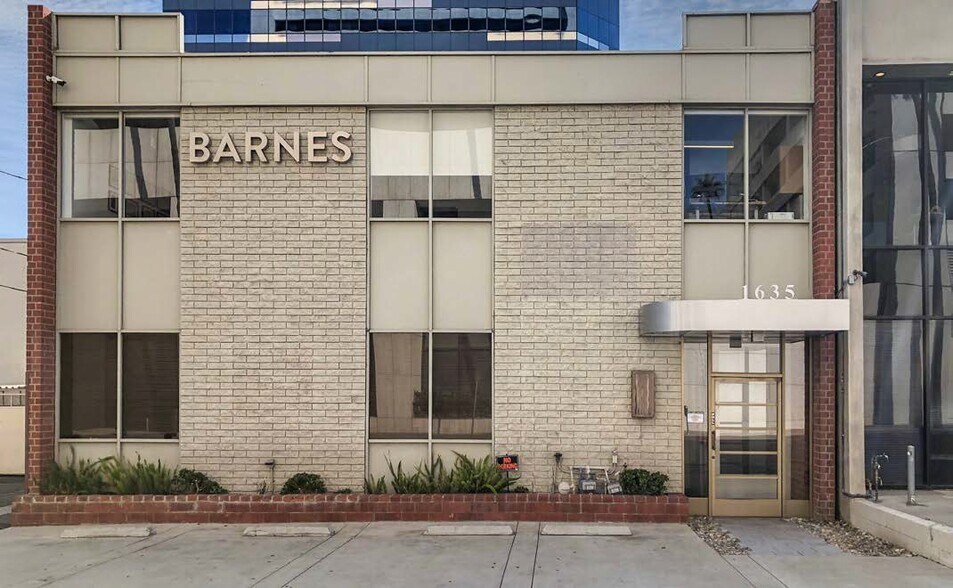 1635 Pontius Ave, Los Angeles, CA à louer - Photo du bâtiment - Image 3 de 29