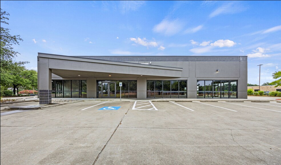 3033 W Royal Ln, Irving, TX à vendre - Photo du bâtiment - Image 3 de 17