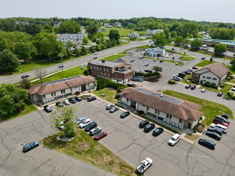 South Windsor Investment Portfolio portefeuille de 9 propriétés à vendre sur LoopNet.ca - Photo du bâtiment - Image 2 de 10