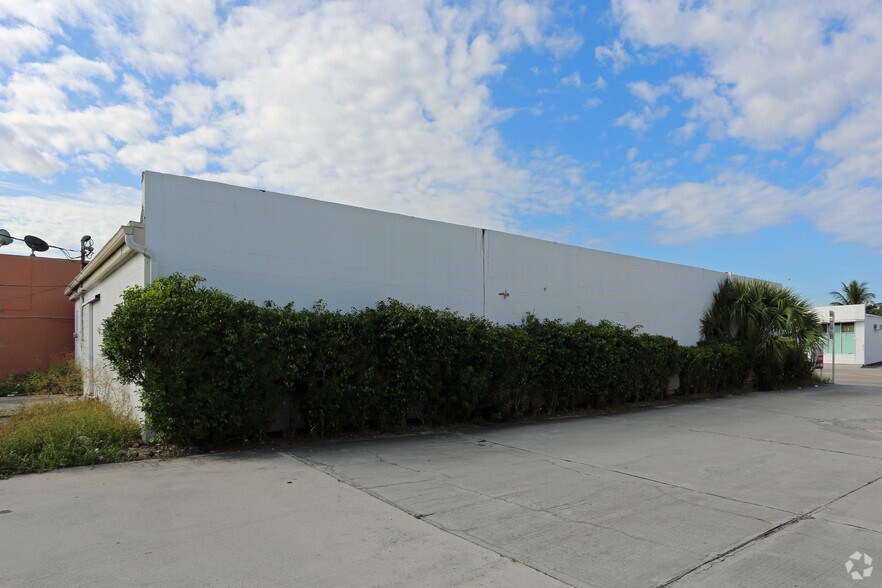 910 N Dixie Hwy, Lake Worth, FL for lease - Building Photo - Image 3 of 3
