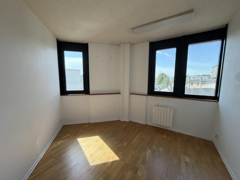 Bureau dans Chartres à vendre - Photo du bâtiment - Image 3 de 9