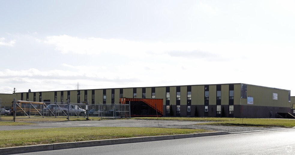 4500 Boul Kimber, Longueuil, QC à louer - Photo du bâtiment - Image 2 de 3
