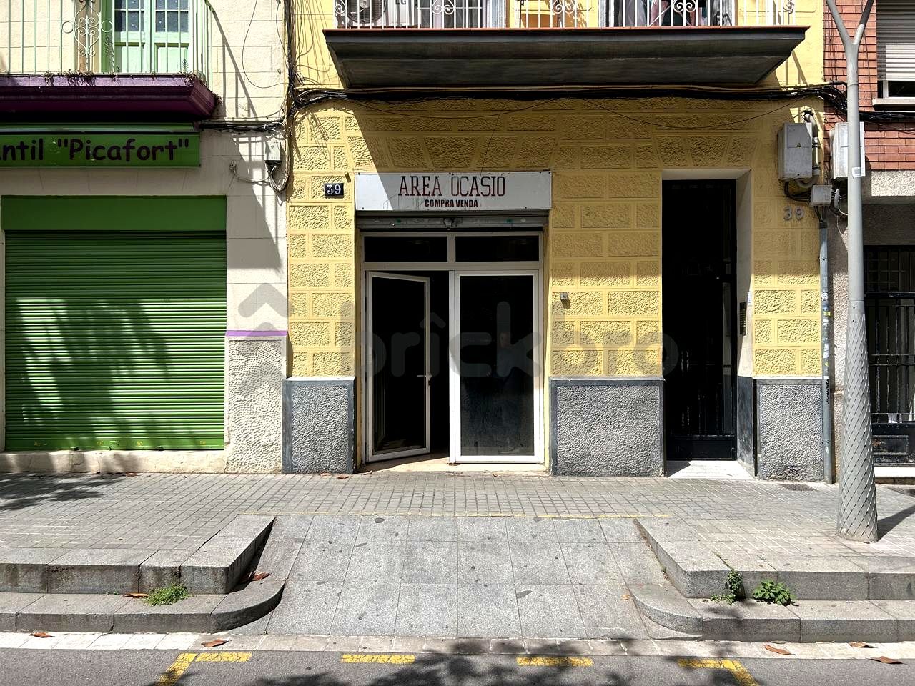 Retail in Barcelona, Barcelona for lease Building Photo- Image 1 of 8