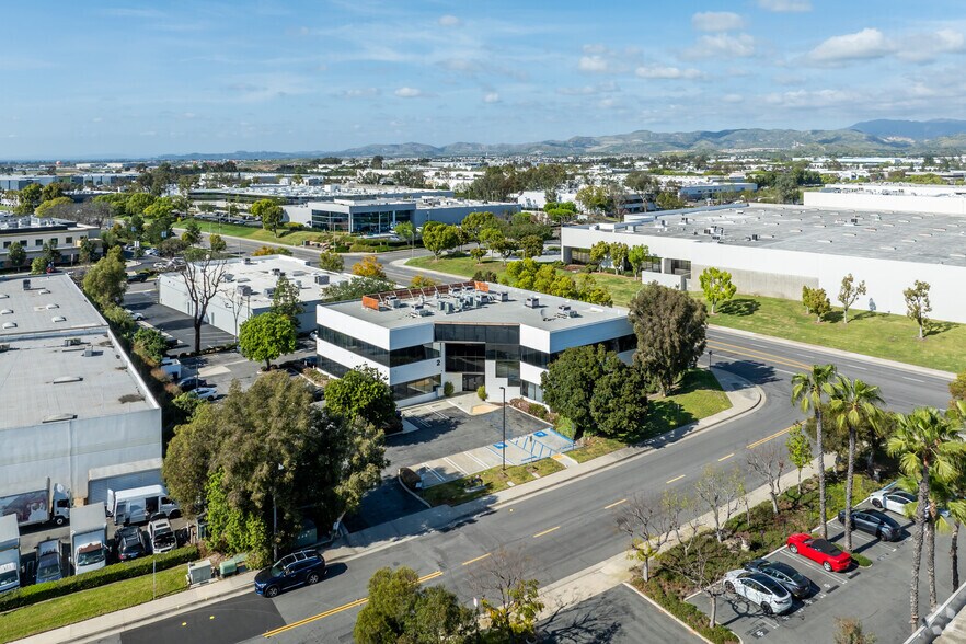 2 Wrigley Ave, Irvine, CA à louer - Aérien - Image 3 de 5