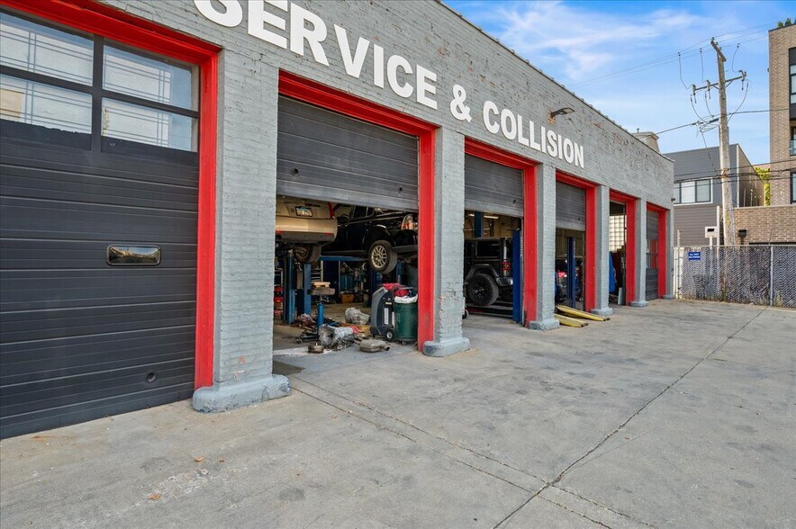 629 N Ashland Ave, Chicago, IL à vendre - Photo du bâtiment - Image 3 de 11