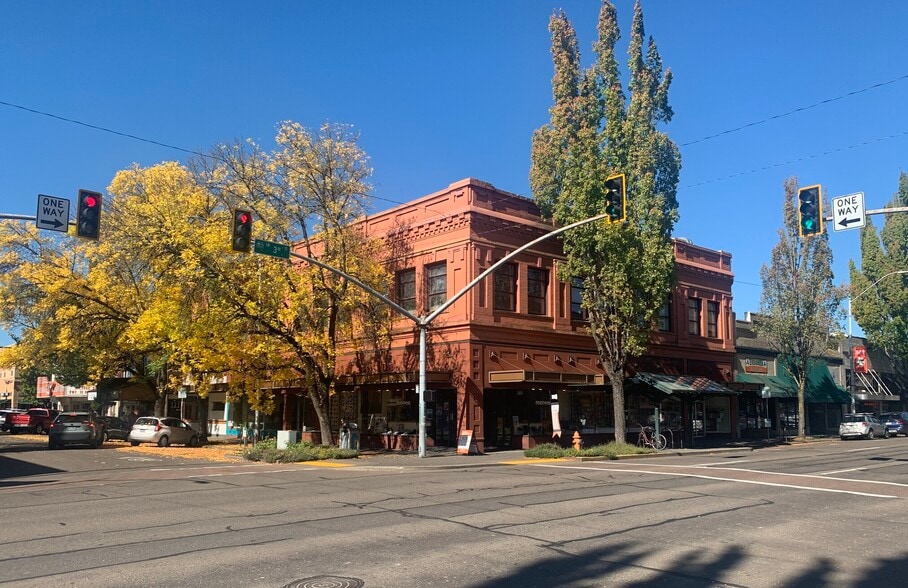 301-311 SW Madison Ave, Corvallis, OR for lease - Building Photo - Image 2 of 11