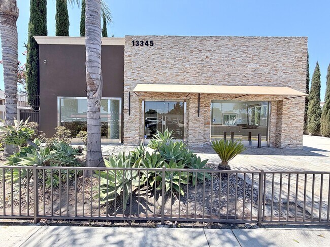 Plus de détails pour 13345 Euclid St, Garden Grove, CA - Commerce de détail à vendre
