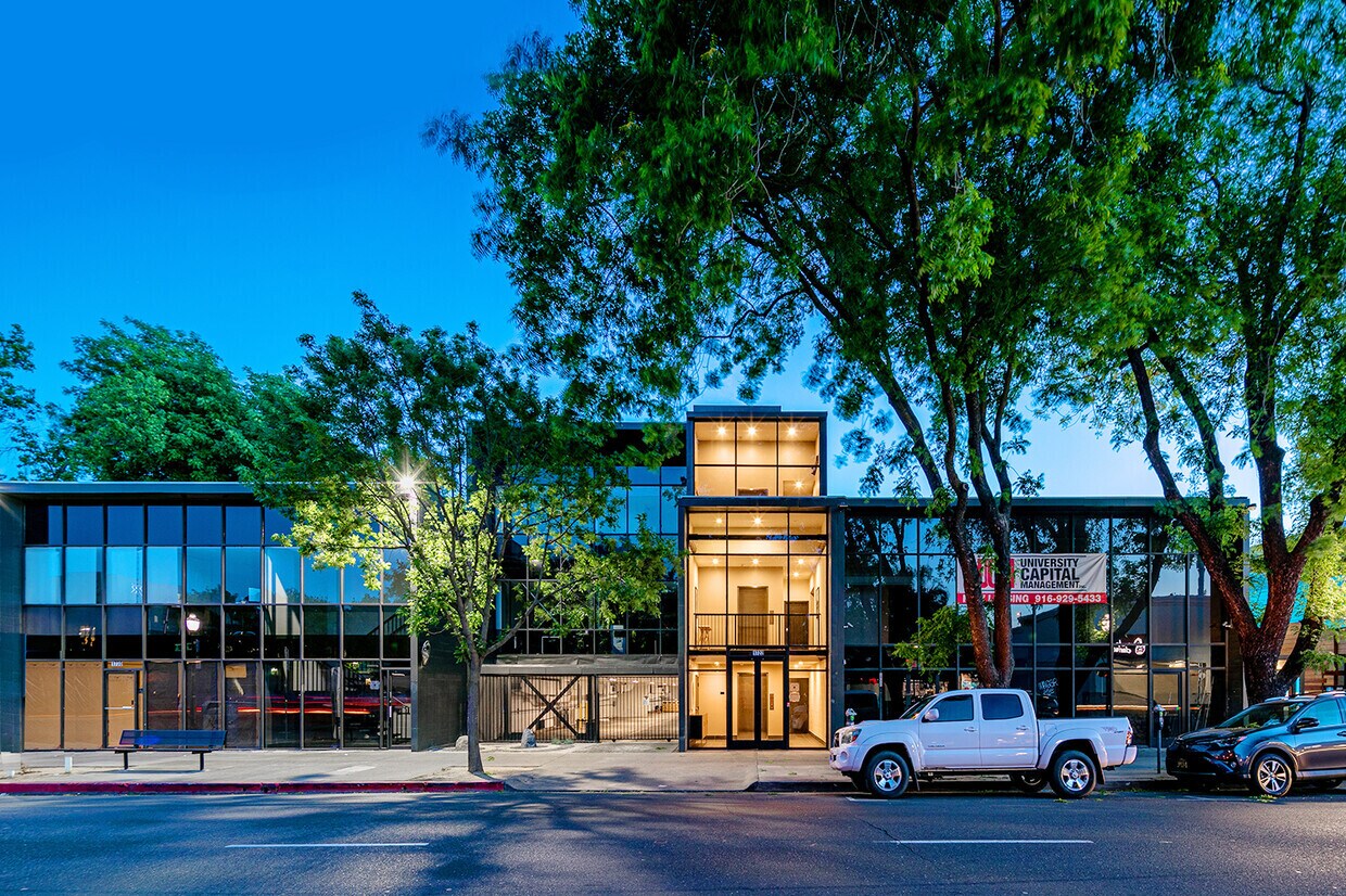 1722-1730 J St, Sacramento, CA à louer Photo du bâtiment- Image 1 de 1