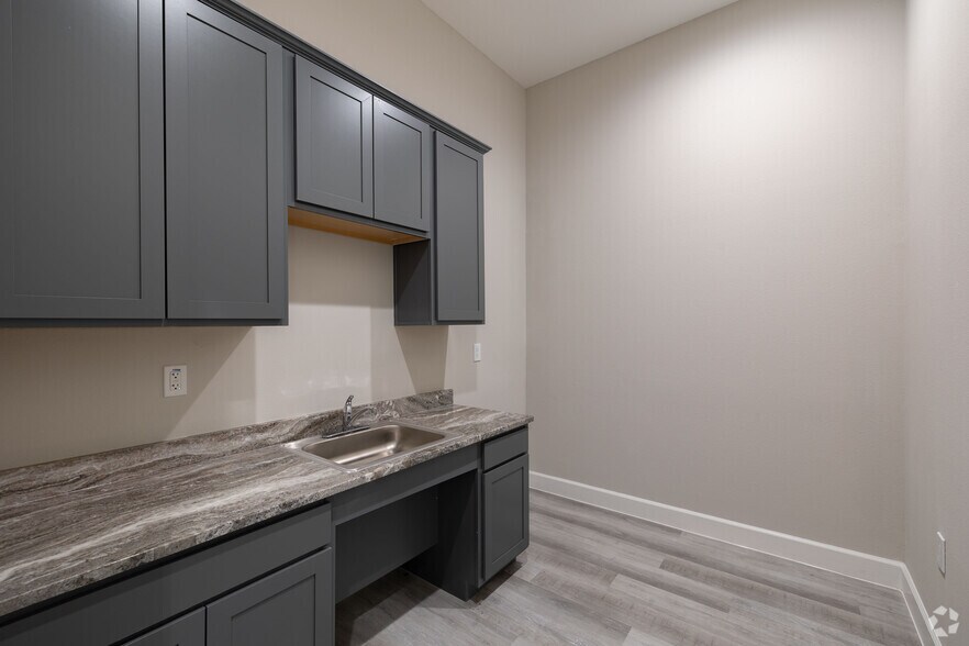 4220 Cartwright Rd, Missouri City, TX à louer - Photo du bâtiment - Image 2 de 11