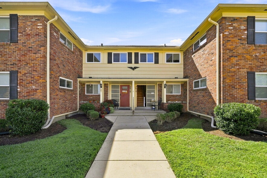 3814-3816 Nanz Ave, Louisville, KY for sale - Building Photo - Image 1 of 7