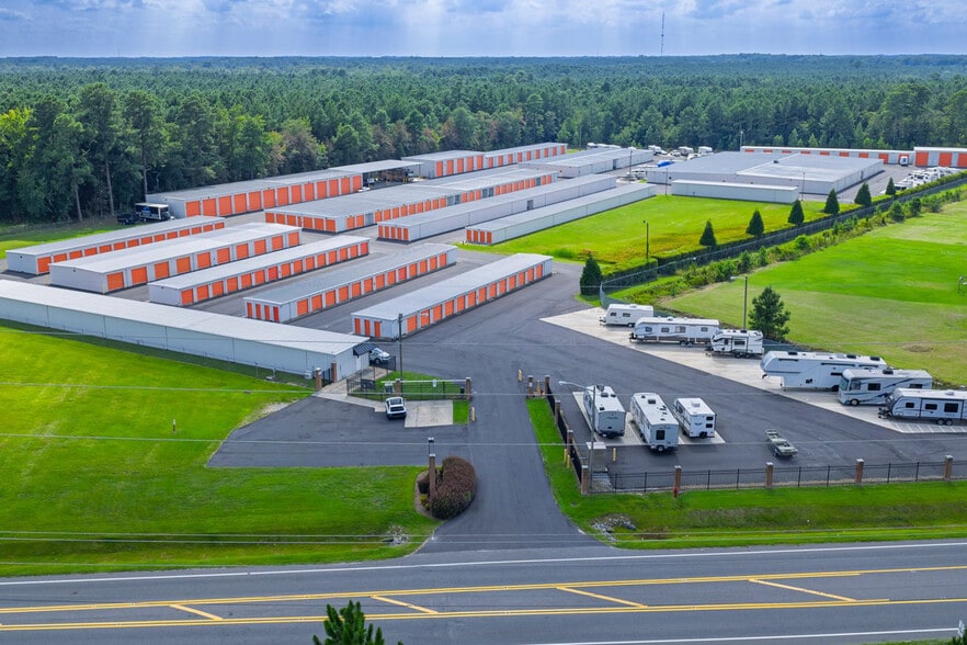 Stow and Go Storage 2 Property Portfolio portfolio of 2 properties for sale on LoopNet.ca - Building Photo - Image 1 of 16