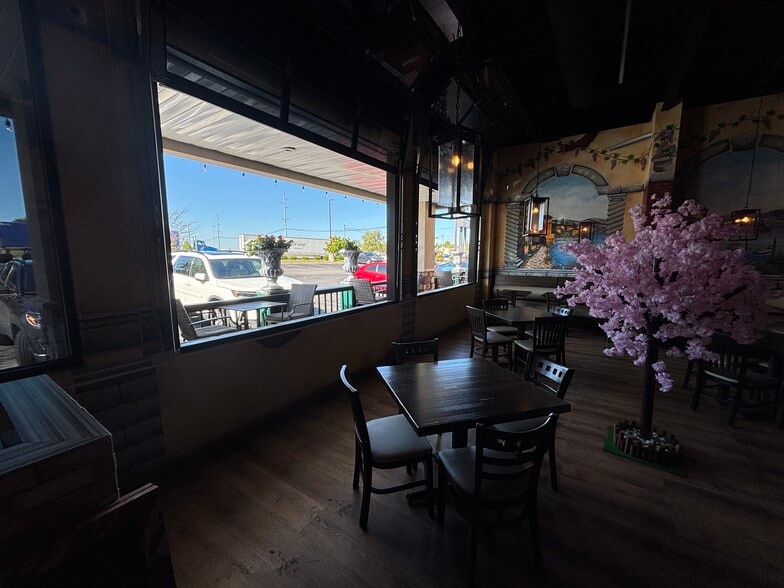 11300 Westport Rd, Louisville, KY for lease - Building Photo - Image 2 of 8