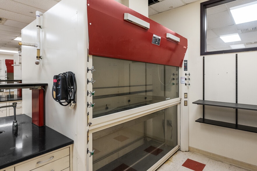 240 Salem St, Woburn, MA à vendre - Photo intérieure - Image 3 de 3