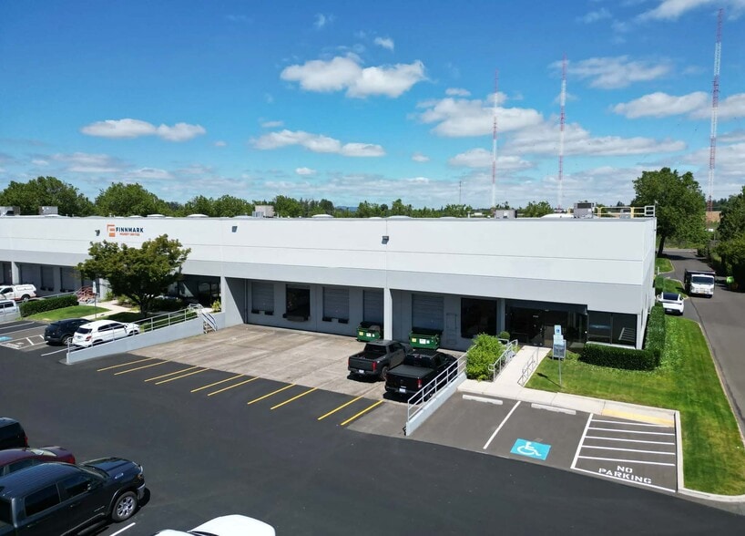 14350 SE Industrial Way, Clackamas, OR for lease - Building Photo - Image 1 of 3