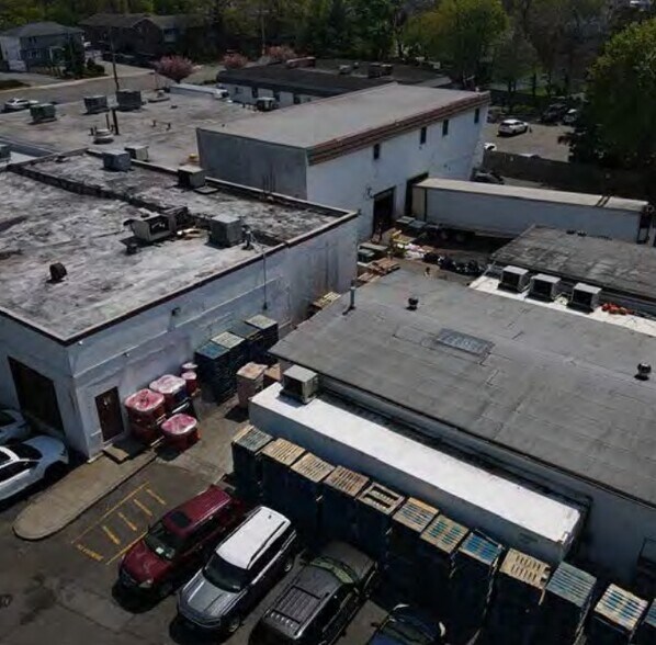 422-426 Great East Neck Rd, West Babylon, NY à louer - Photo du bâtiment - Image 3 de 17