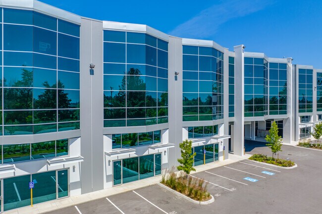Plus de détails pour 15315 66 Ave, Surrey, BC - Bureau, Industriel à louer