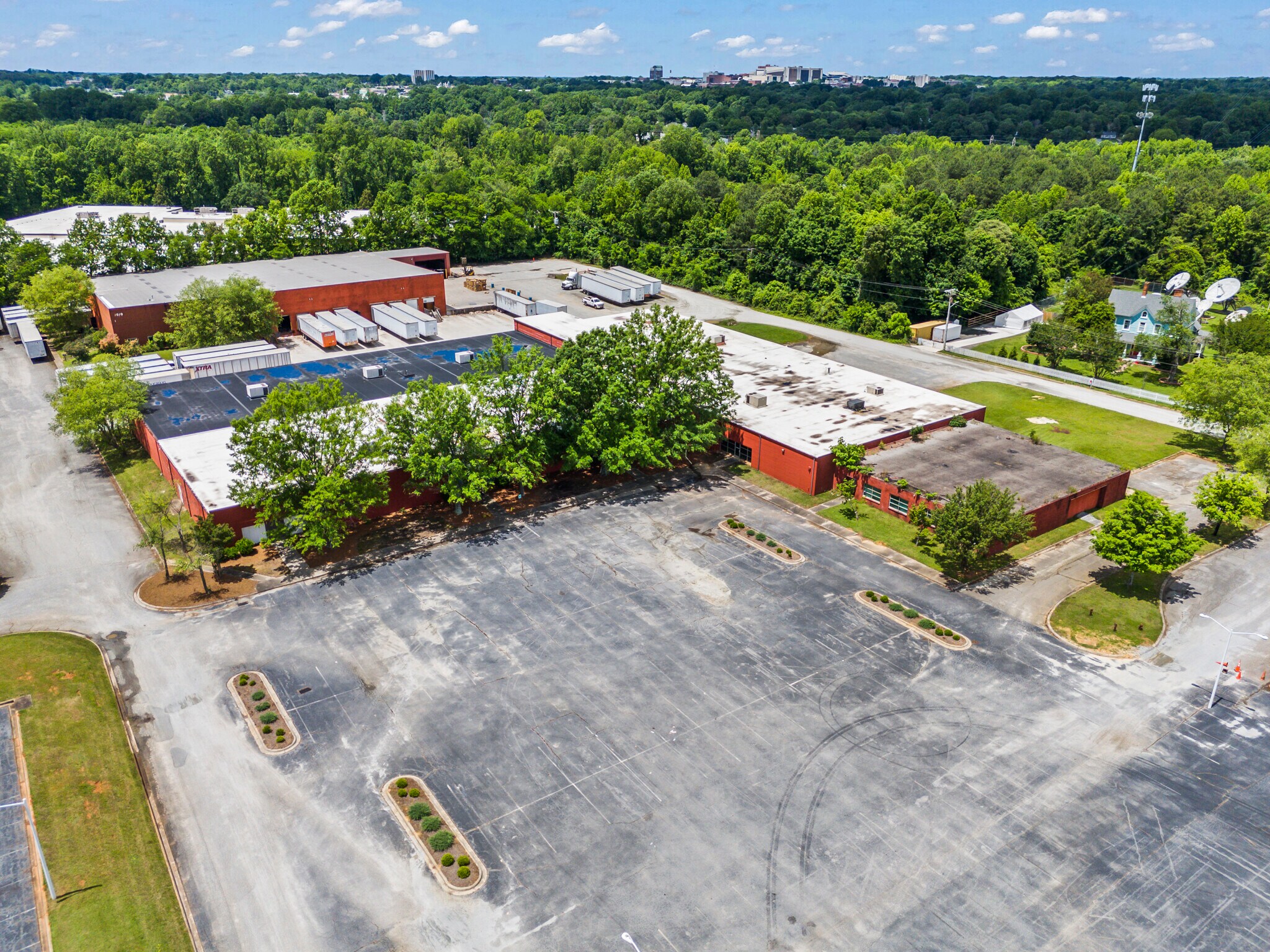 2064 Brentwood St, High Point, NC à vendre Photo du bâtiment- Image 1 de 1