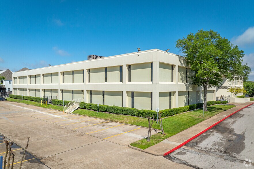 6550 Mapleridge St, Houston, TX à louer - Photo du bâtiment - Image 2 de 11