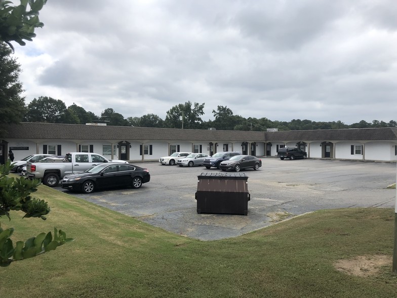 161-173 S Winstead Ave, Rocky Mount, NC for lease - Building Photo - Image 1 of 9