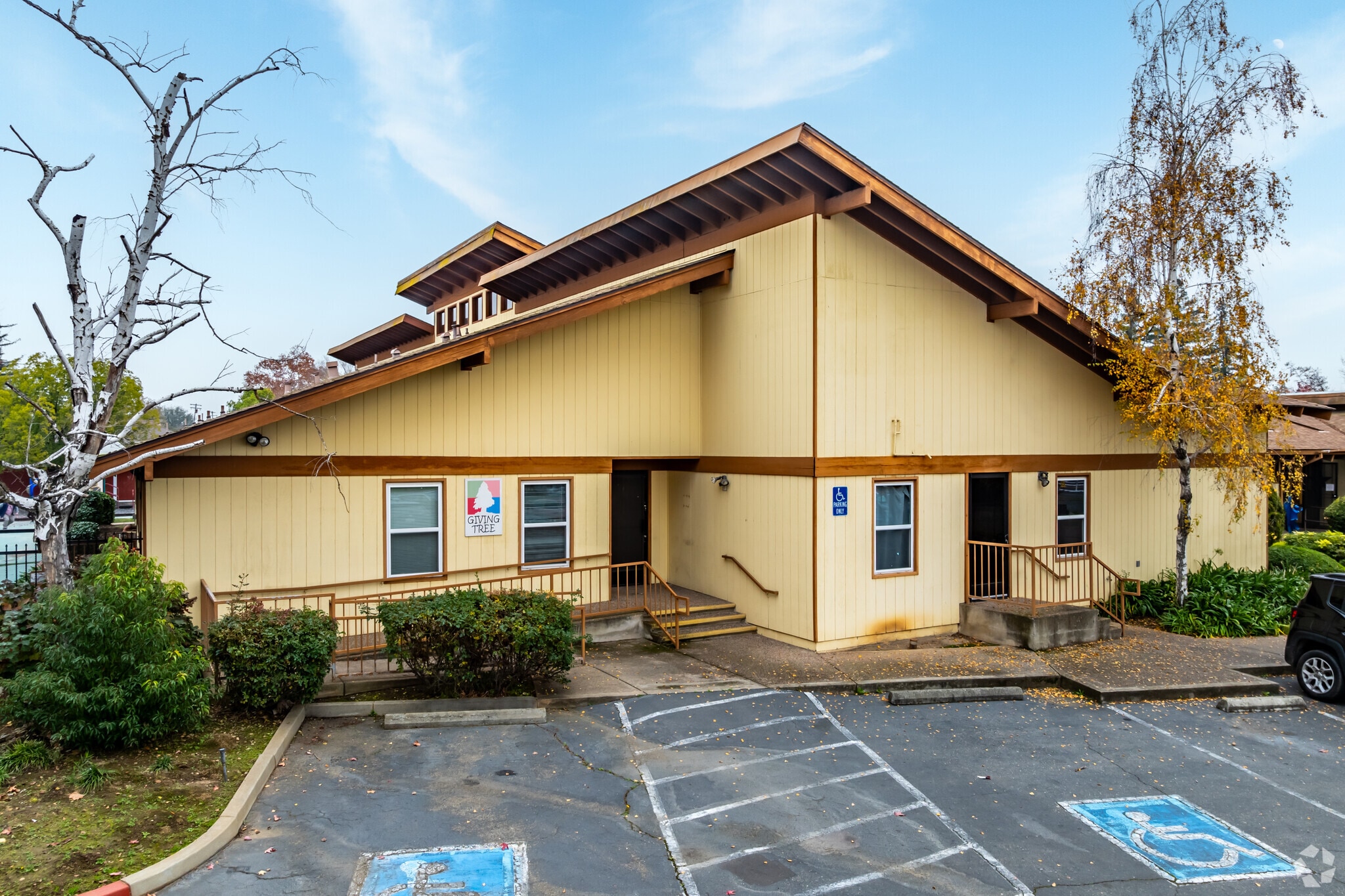 9755 Lincoln Village Dr, Sacramento, CA for lease Primary Photo- Image 1 of 6