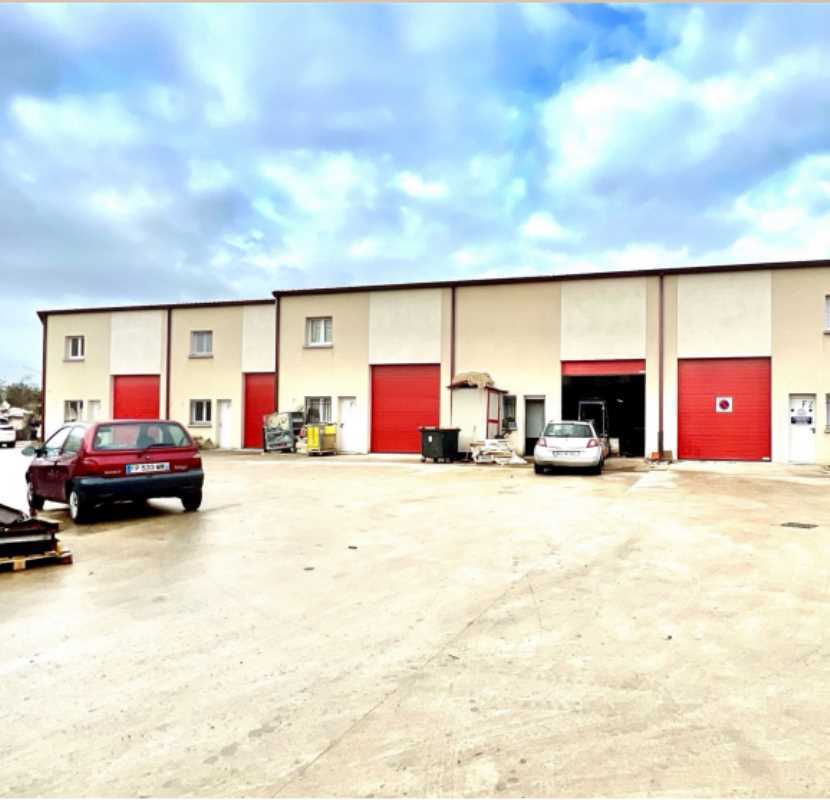 Flex in Stains for lease Building Photo- Image 1 of 8