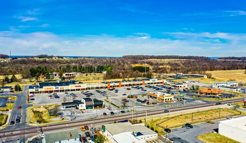 901 E Main St, Palmyra, PA for lease - Building Photo - Image 1 of 4