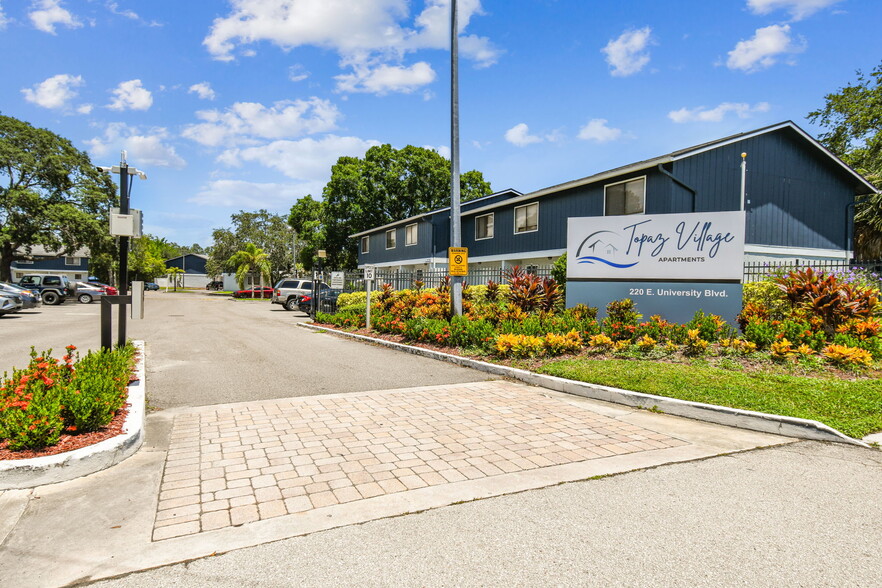 100-210 E University Blvd, Melbourne, FL à vendre - Photo du bâtiment - Image 1 de 1