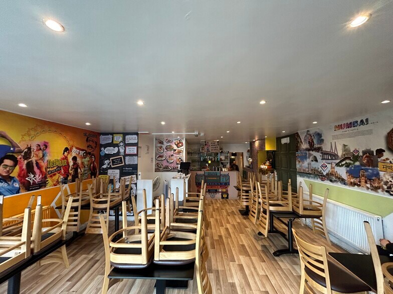 329 Southmead Rd, Bristol à vendre - Photo du bâtiment - Image 2 de 8