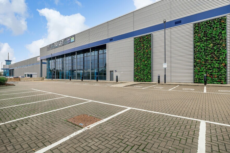 Choats Rd, Dagenham à louer - Photo du bâtiment - Image 3 de 23