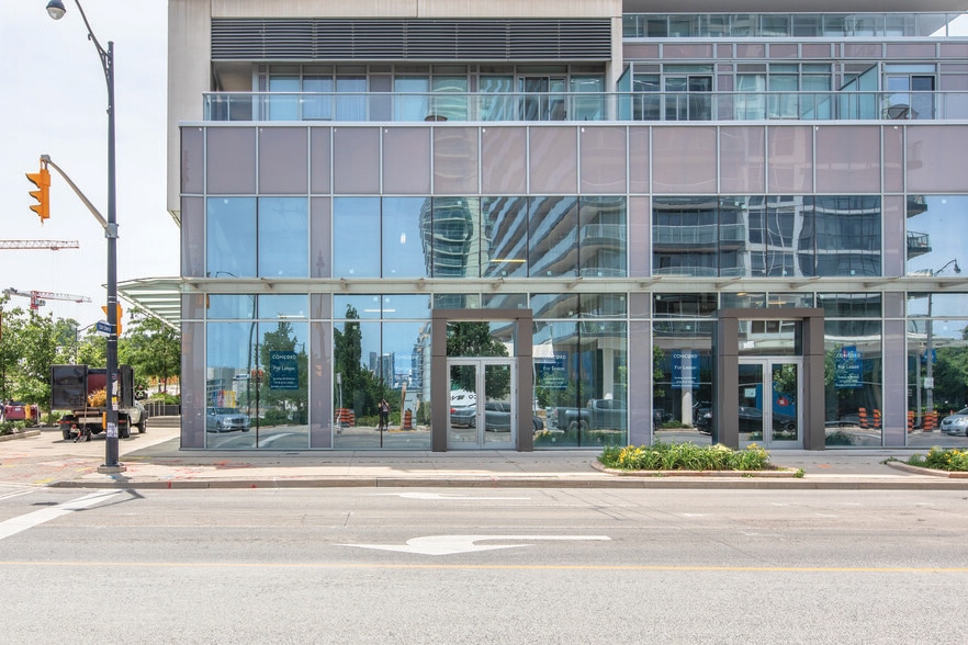 86 Esther Shiner Blvd, Toronto, ON à louer - Photo du bâtiment - Image 2 de 6
