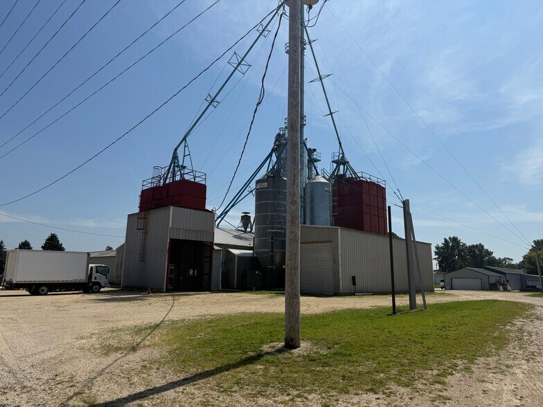 130 E 11th St, Monticello, IA à vendre - Photo du bâtiment - Image 2 de 14