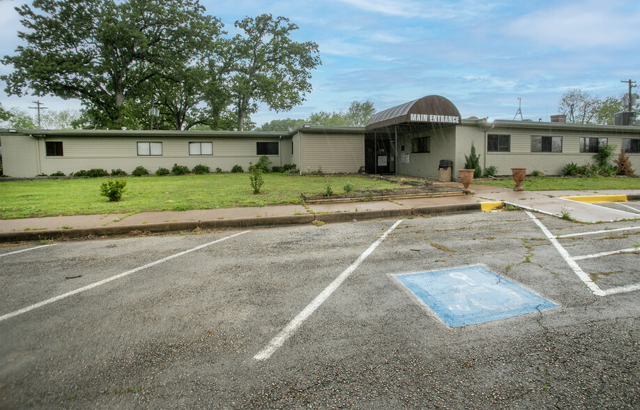 707 N Waldrip St, Grand Saline, TX for sale - Building Photo - Image 1 of 23