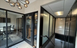 2212 E Moreland Blvd, Waukesha, WI à louer - Photo intérieure - Image 2 de 10