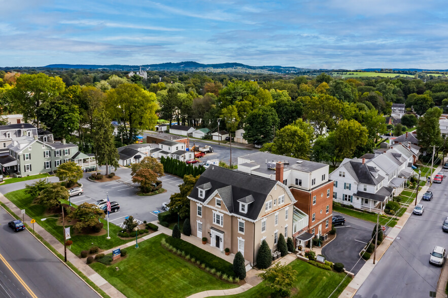 2331 Market St, Camp Hill, PA à vendre - Photo du bâtiment - Image 1 de 1