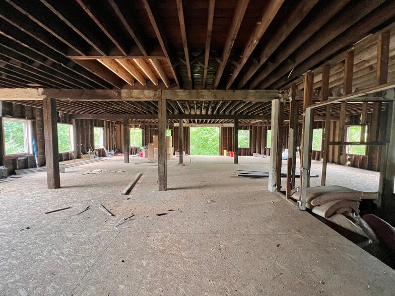 74 Dambach Ave, Valencia, PA for lease - Building Photo - Image 3 of 5