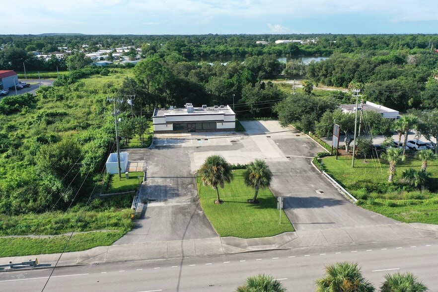 8801 20th St, Vero Beach, FL for lease - Building Photo - Image 3 of 42