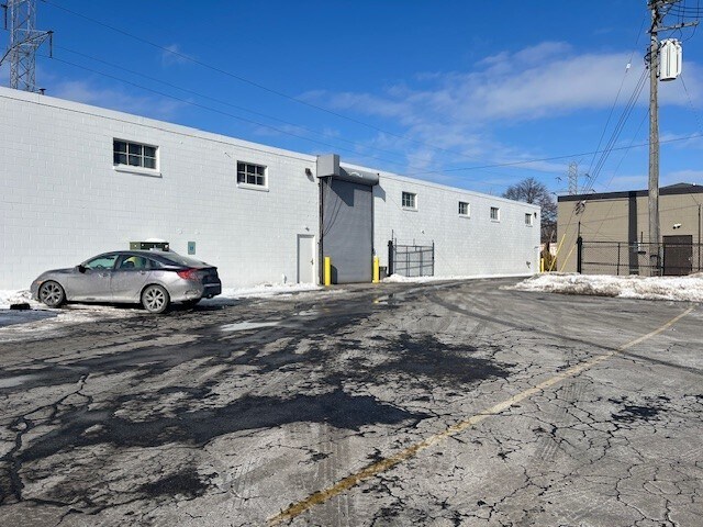 11133 W Rogers St, Milwaukee, WI for lease Interior Photo- Image 1 of 3