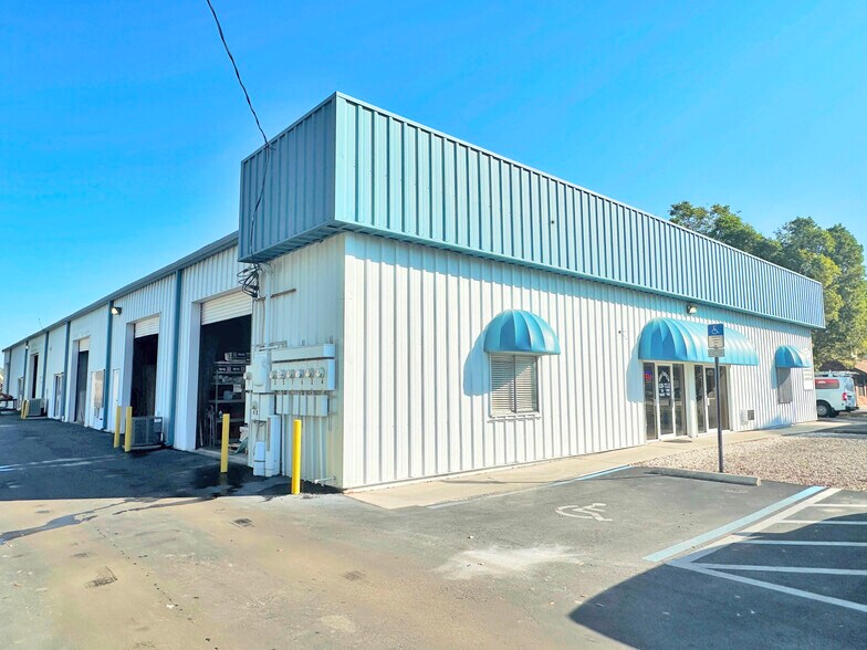 4573 Enterprise Ave, Naples, FL à louer - Photo du bâtiment - Image 3 de 8