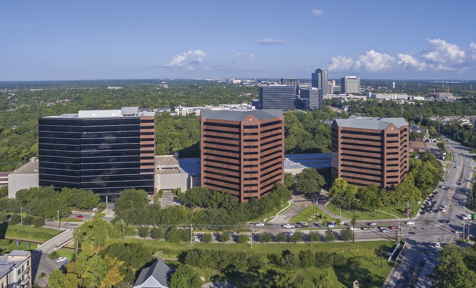 777 N Eldridge Pky, Houston, TX à louer - Photo du bâtiment - Image 2 de 20